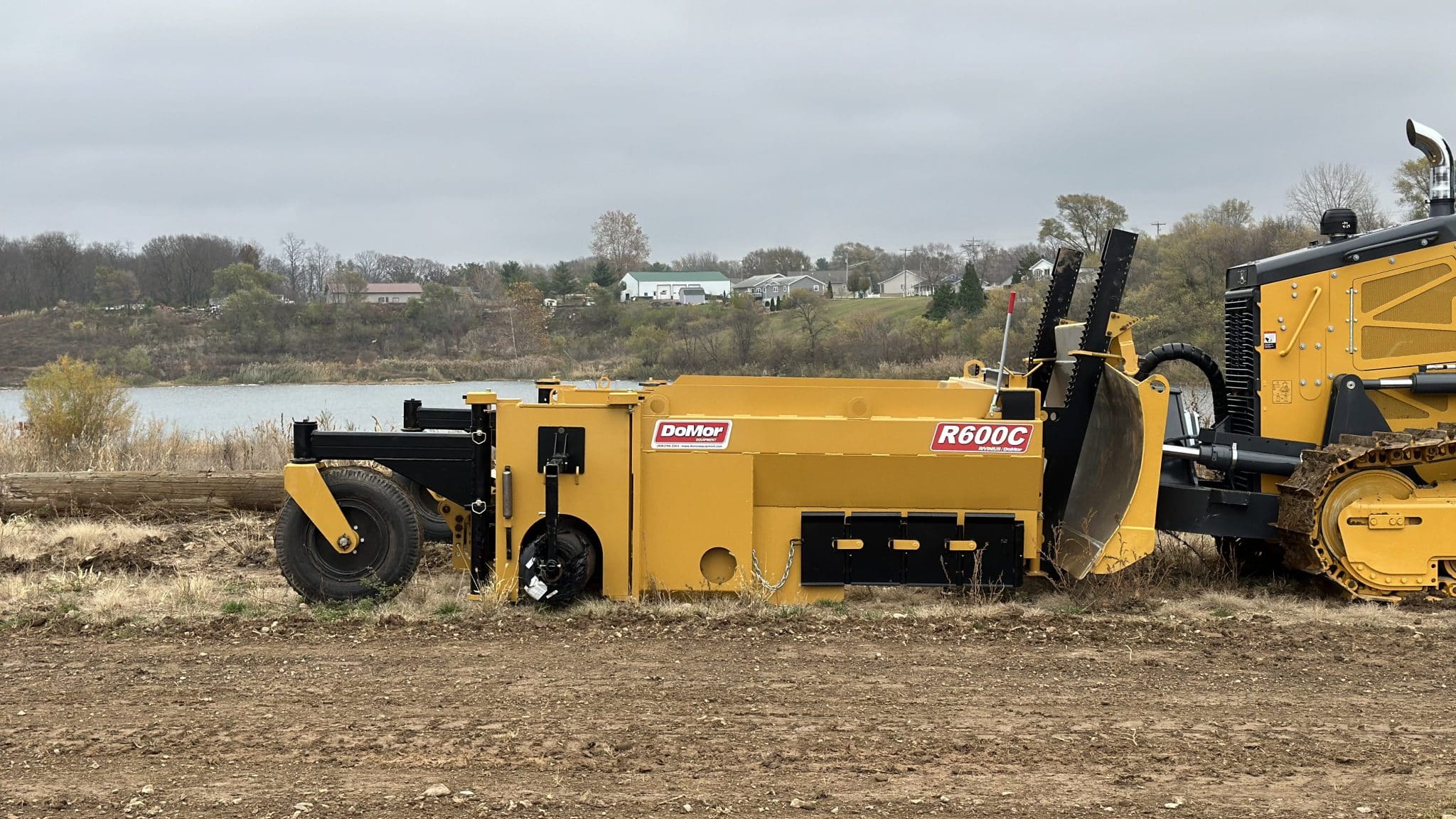 R600c Fabric Spreader attachment