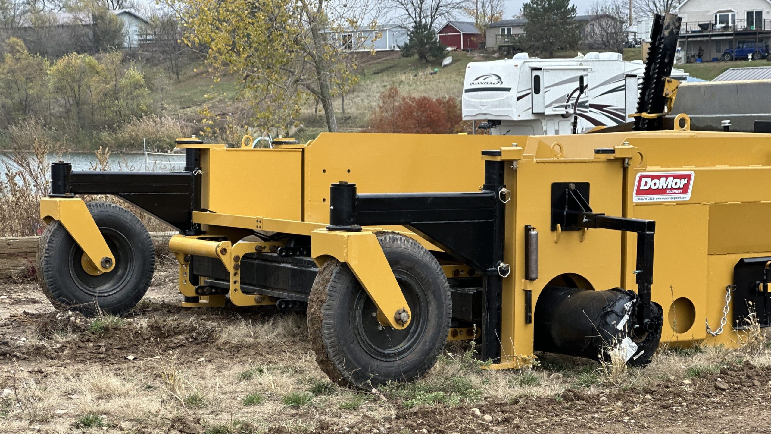 DoMor R600c with the Fabric Spreader attachment